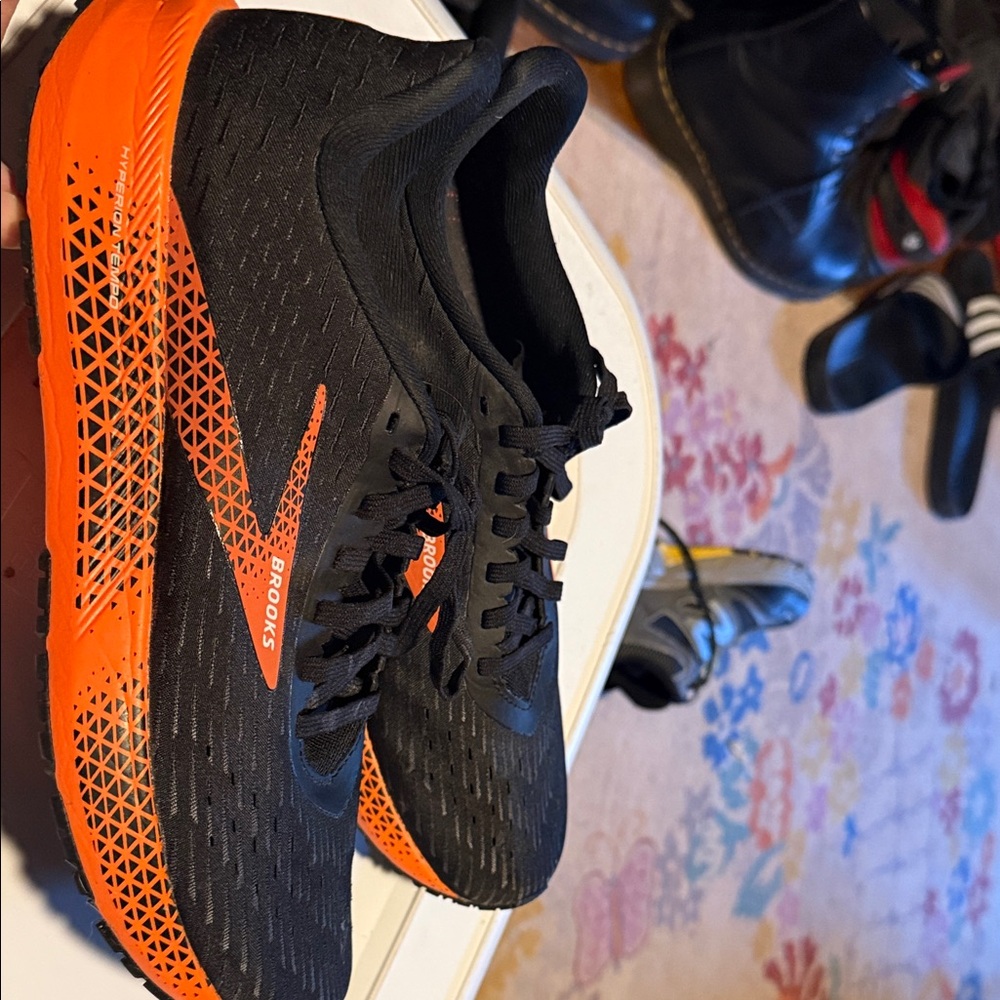 Brooks Hyperion tempo Black and Orange Sneakers